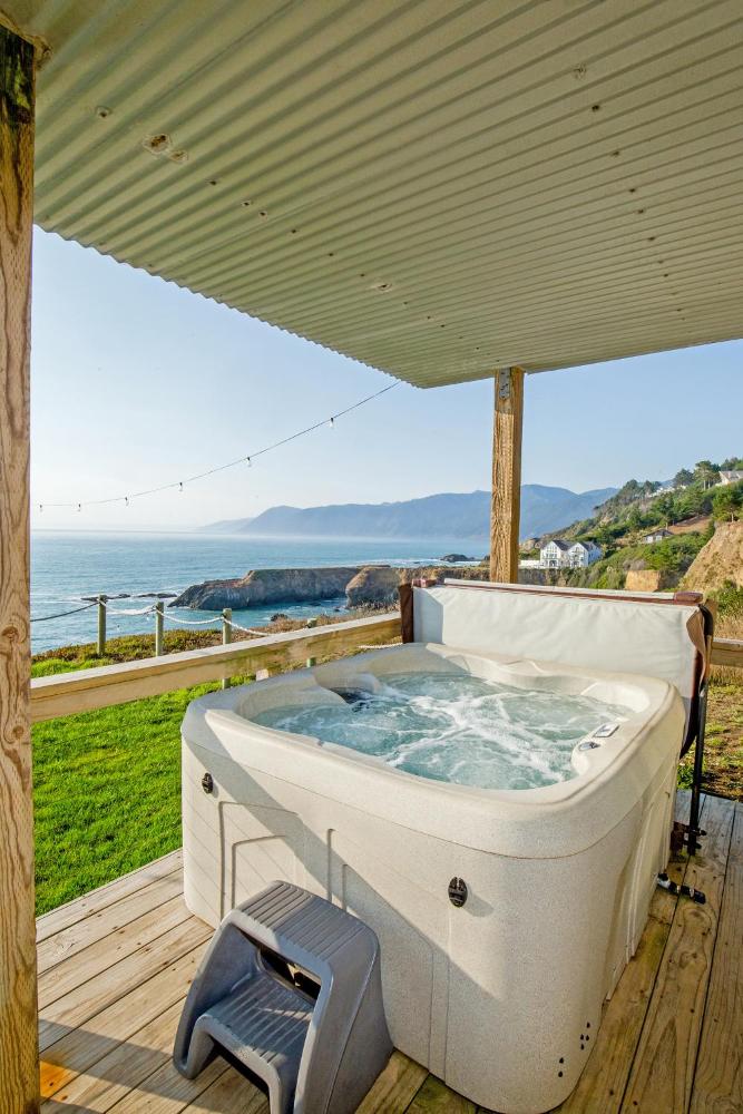 Magnificent Oceanview by OceanviewHotTubs Oceanfront! Shelter Cove, CA Tesla EV station
